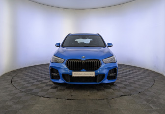 Подержанный автомобиль BMW X1 2021 года (2 фото)