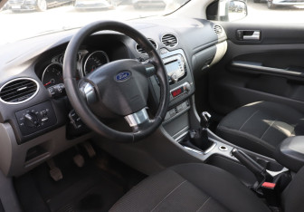 Подержанный автомобиль Ford Focus Sedan 2008 года (13 фото)
