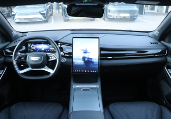 Подержанный автомобиль Geely Preface 2024 года (11 фото)