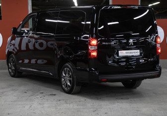 Подержанный автомобиль Peugeot Traveller 2020 года (7 фото)