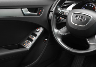 Подержанный автомобиль Audi A4 Sedan 2014 года (15 фото)