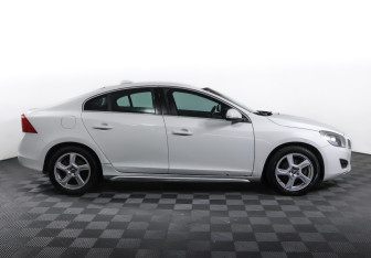 Подержанный автомобиль Volvo S60 2012 года (4 фото)