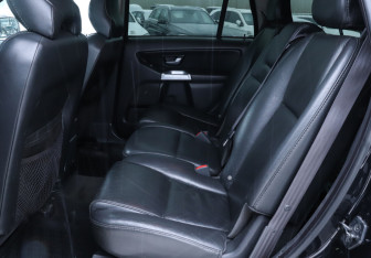 Подержанный автомобиль Volvo XC90 2004 года (10 фото)