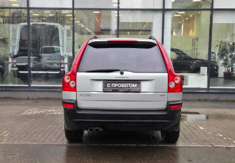 Подержанный автомобиль Volvo XC90 2004 года (7 фото)