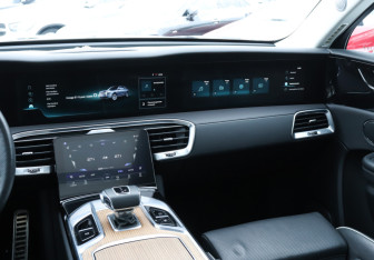 Подержанный автомобиль Hongqi E-HS9 2021 года (17 фото)