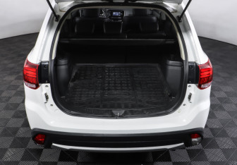 Подержанный автомобиль Mitsubishi Outlander 2015 года (10 фото)