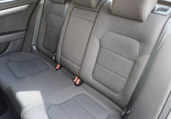 Подержанный автомобиль Volkswagen Passat Sedan 2011 года (12 фото)