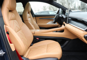 Подержанный автомобиль Zeekr 001 2023 года (14 фото)