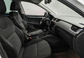 Подержанный автомобиль Skoda Octavia Liftback 2018 года (9 фото)