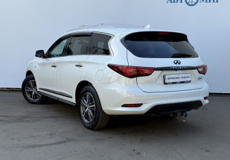 Подержанный автомобиль Infiniti QX60 2017 года (7 фото)