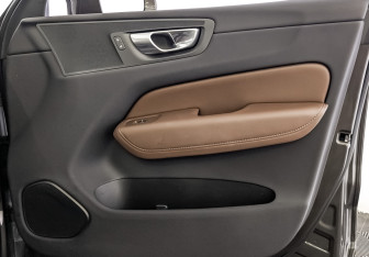 Подержанный автомобиль Volvo XC60 2023 года (24 фото)