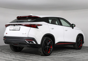 Подержанный автомобиль Omoda C5 2022 года (5 фото)