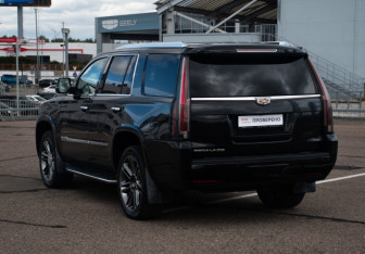 Подержанный автомобиль Cadillac Escalade Suv 2016 года (7 фото)