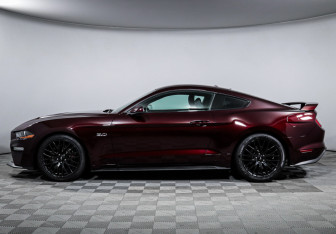 Подержанный автомобиль Ford Mustang Coupe 2017 года (8 фото)