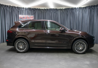 Подержанный автомобиль Porsche Cayenne 2015 года (4 фото)