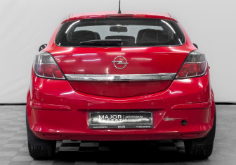 Подержанный автомобиль Opel Astra Hatchback 2007 года (6 фото)