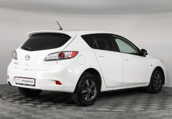 Подержанный автомобиль Mazda 3 Hatchback 2011 года (4 фото)