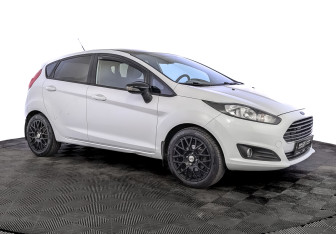 Подержанный автомобиль Ford Fiesta Hatchback 2017 года (3 фото)