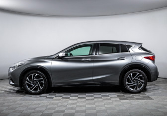 Подержанный автомобиль Infiniti Q30 2017 года (8 фото)