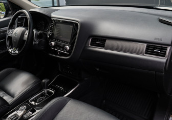Подержанный автомобиль Mitsubishi Outlander 2021 года (7 фото)