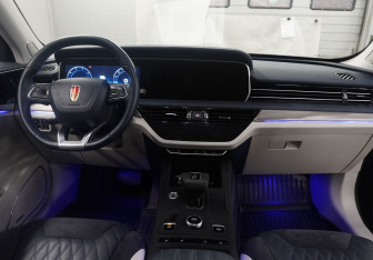 Подержанный автомобиль Hongqi HS5 2024 года (12 фото)