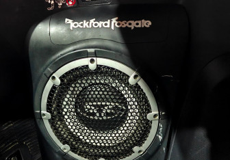 Подержанный автомобиль Peugeot 4007 2012 года (18 фото)