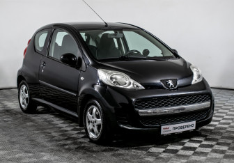 Подержанный автомобиль Peugeot 107 2011 года (3 фото)