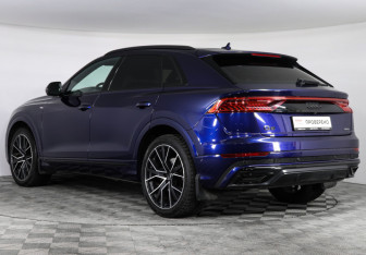 Подержанный автомобиль Audi Q8 2022 года (7 фото)