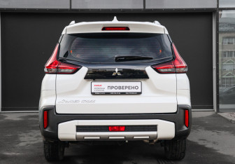 Подержанный автомобиль Mitsubishi Xpander 2022 года (5 фото)