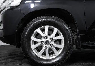 Подержанный автомобиль Toyota Land Cruiser Suv 2018 года (30 фото)