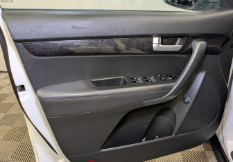 Подержанный автомобиль Kia Sorento 2018 года (19 фото)