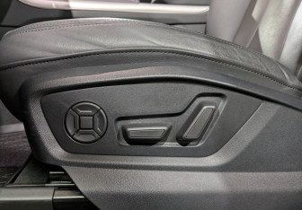 Подержанный автомобиль Audi Q7 2020 года (23 фото)