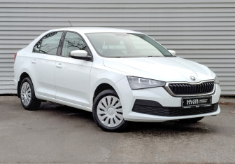 Подержанный автомобиль Skoda Rapid Liftback 2021 года (3 фото)