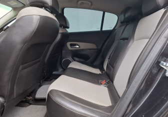 Подержанный автомобиль Chevrolet Cruze Hatchback 2013 года (11 фото)
