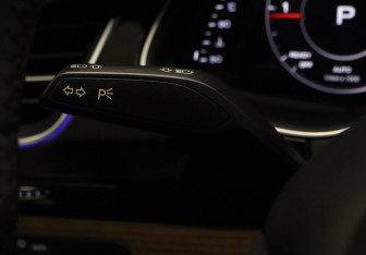 Подержанный автомобиль Audi Q7 2017 года (9 фото)