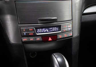 Подержанный автомобиль Subaru Outback Wagon 2012 года (17 фото)