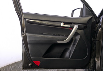 Подержанный автомобиль Kia Sorento 2011 года (19 фото)