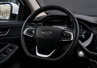 Подержанный автомобиль Omoda S5 2024 года (12 фото)