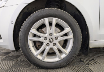 Подержанный автомобиль Skoda Octavia Liftback 2019 года (12 фото)