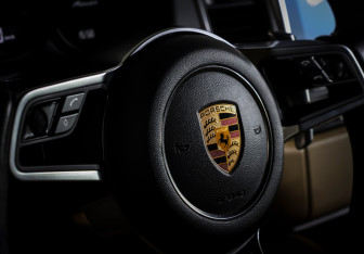 Подержанный автомобиль Porsche Macan 2018 года (14 фото)