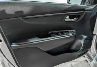 Подержанный автомобиль Kia Rio Sedan 2020 года (19 фото)