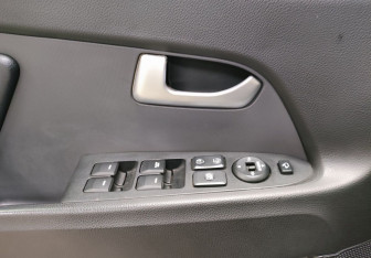 Подержанный автомобиль Kia Sportage 2012 года (19 фото)