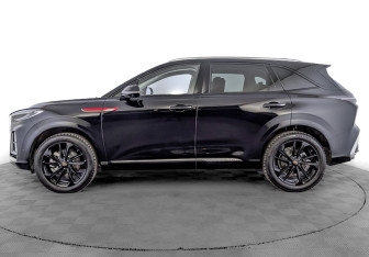 Подержанный автомобиль Hongqi HS3 2024 года (8 фото)