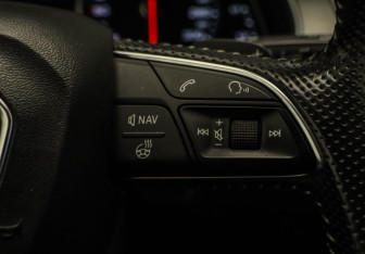 Подержанный автомобиль Audi Q7 2015 года (11 фото)