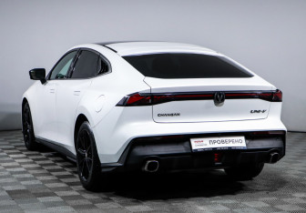 Подержанный автомобиль Changan UNI-V 2022 года (7 фото)