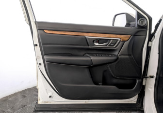 Подержанный автомобиль Honda CR-V 2018 года (19 фото)