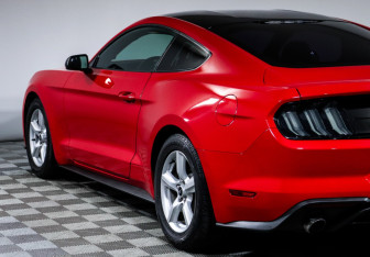 Подержанный автомобиль Ford Mustang Coupe 2018 года (19 фото)