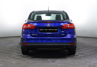 Подержанный автомобиль Ford Focus Sedan 2016 года (6 фото)