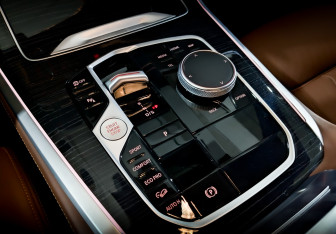 Подержанный автомобиль BMW X5 2023 года (27 фото)