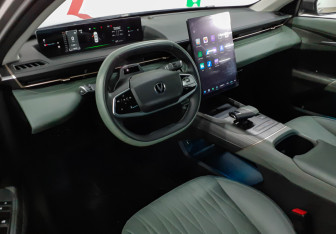 Подержанный автомобиль Changan Lamore 2023 года (7 фото)